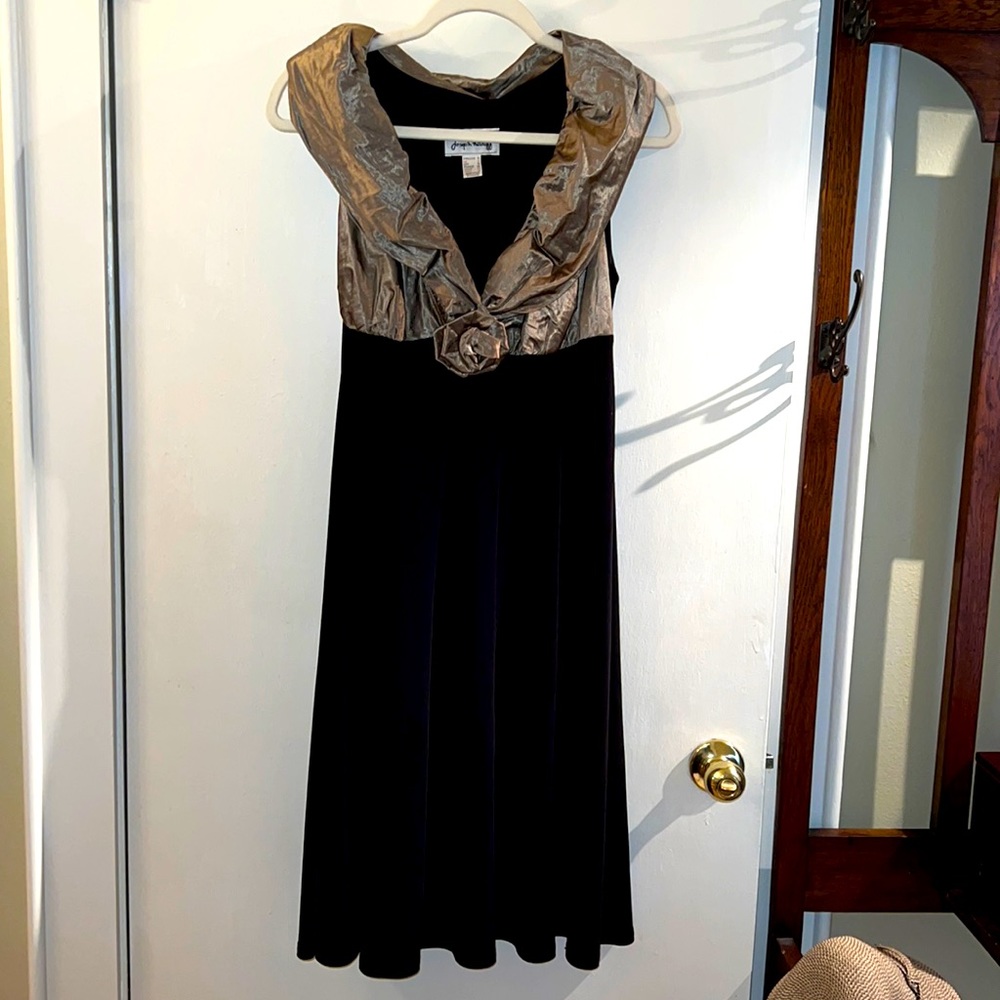 Joseph Ribkoff- sz 10-?Black sleeveless metallic bodice -Deep V fixed pleat